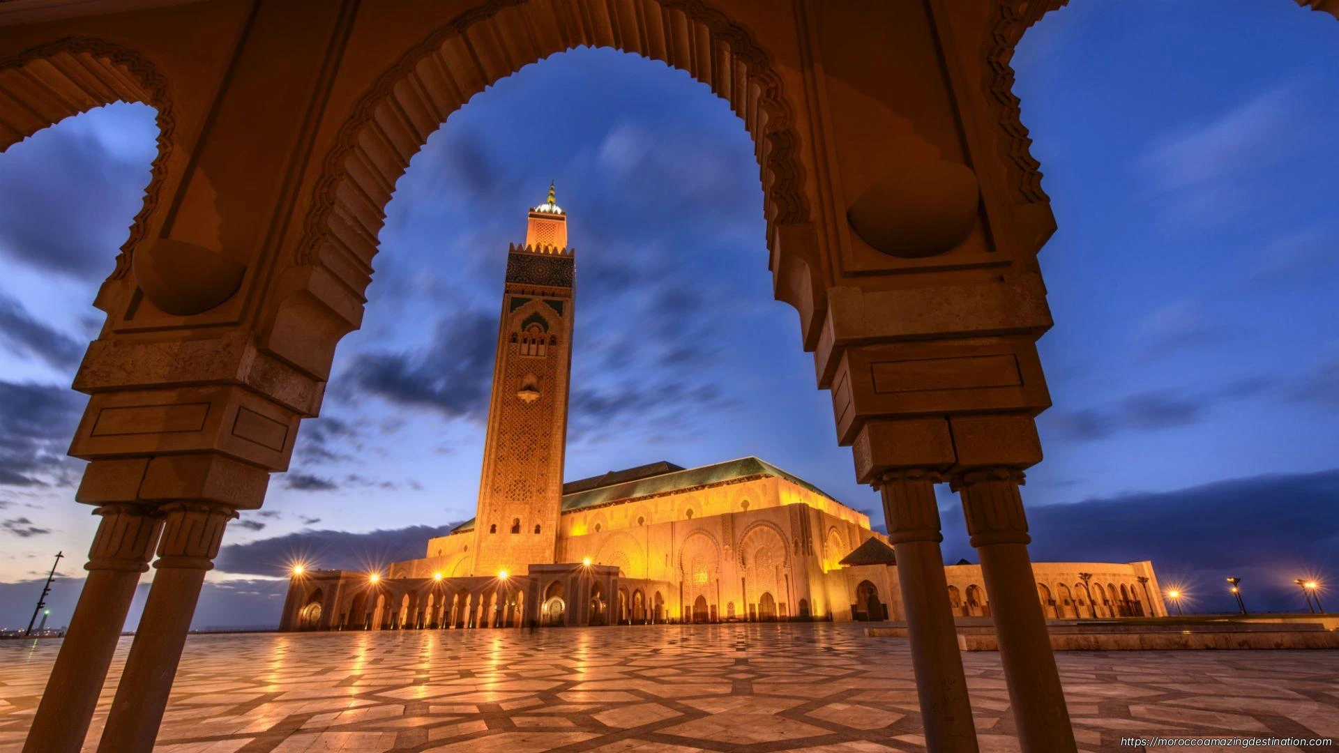 Casablanca Hassan II Mosque at night